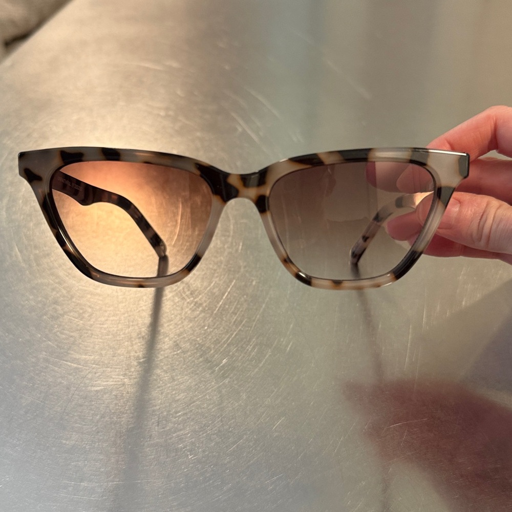 Le Specs Unfaithful Tortoiseshell Cat Eye Sunglasses - Brown Gradient Lenses - Picture 6 of 6